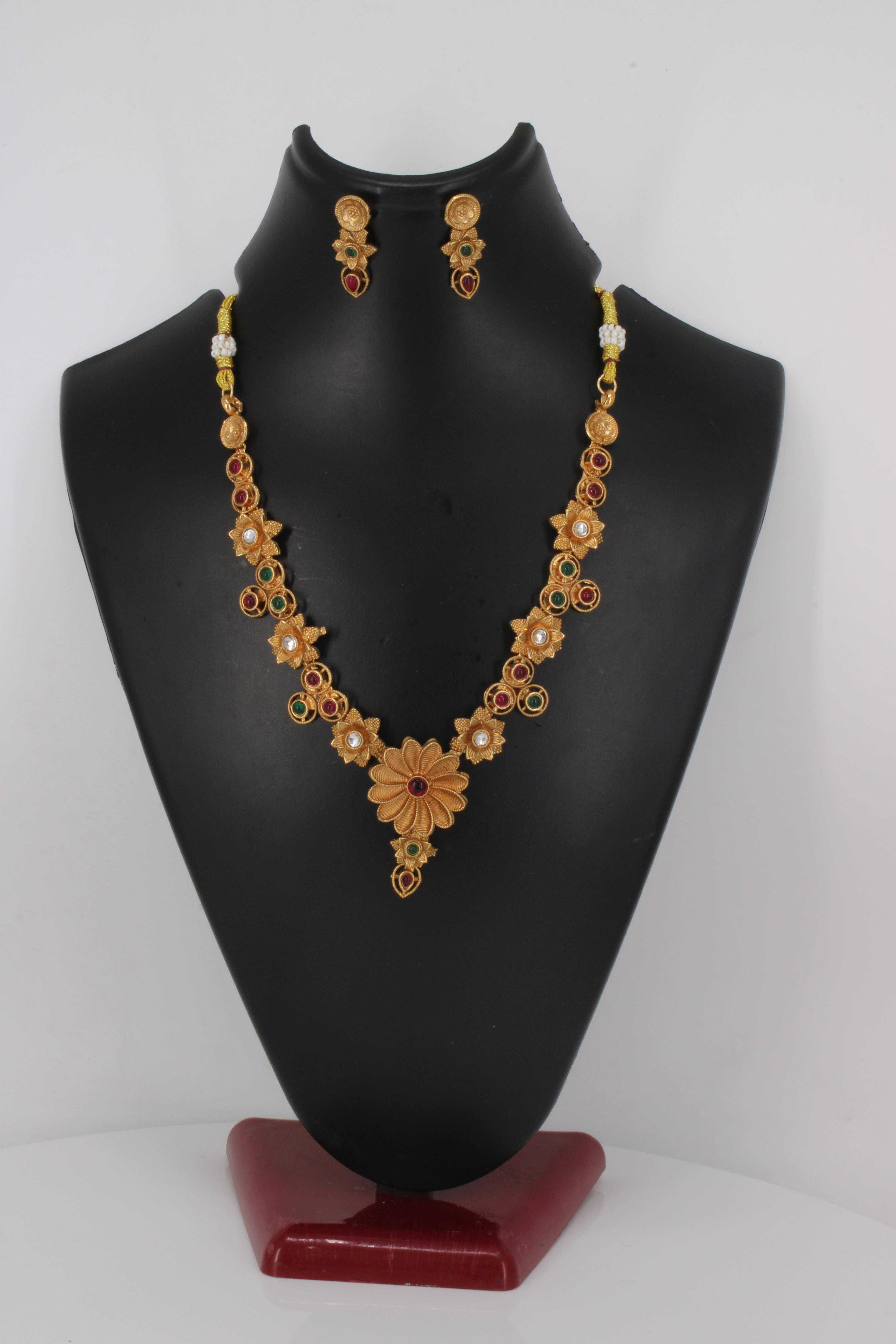 Floral Design Traditional Necklace Set