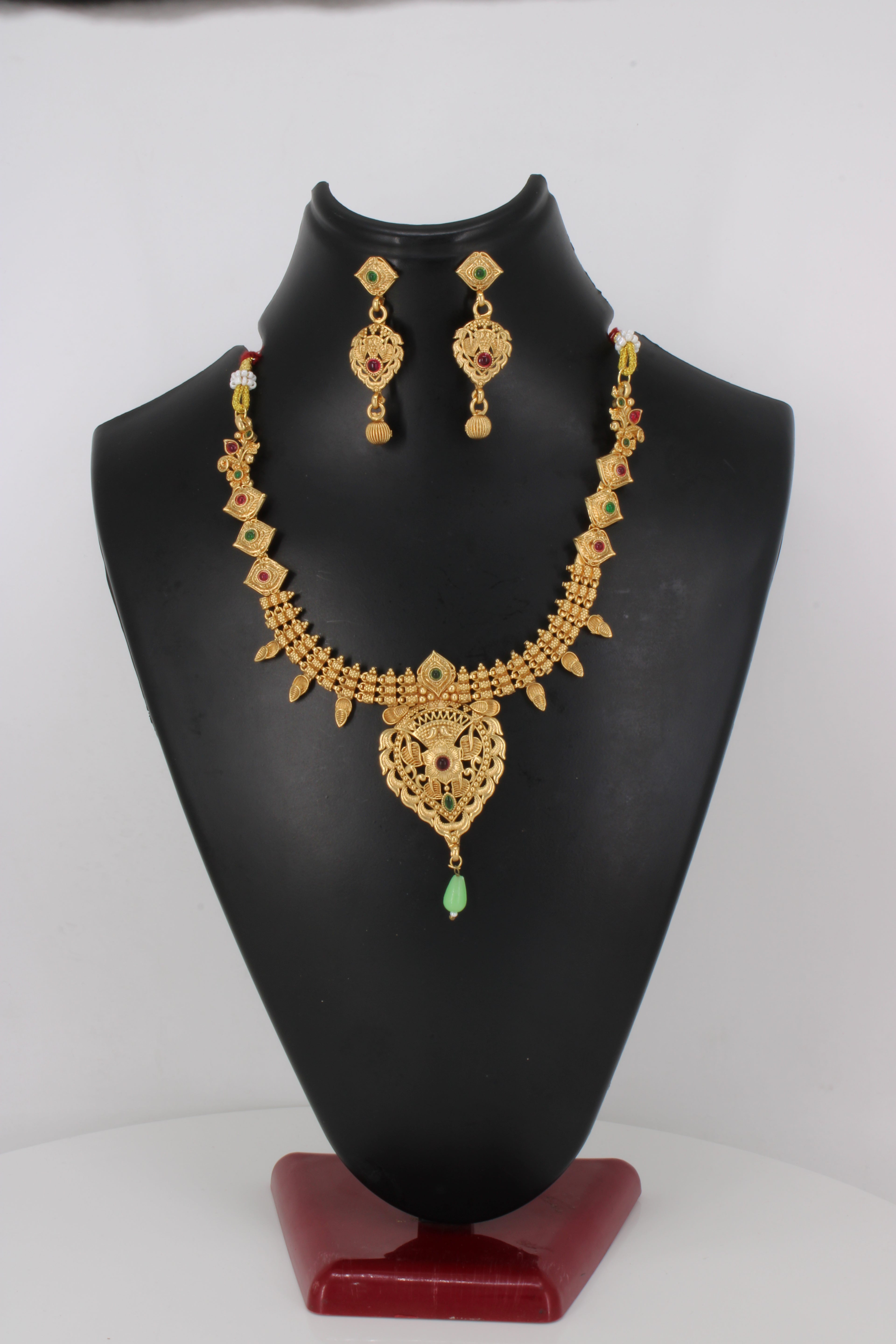 The Amara Necklace Set